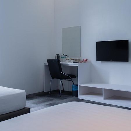 Beverly Hotel Тайпинг Экстерьер фото