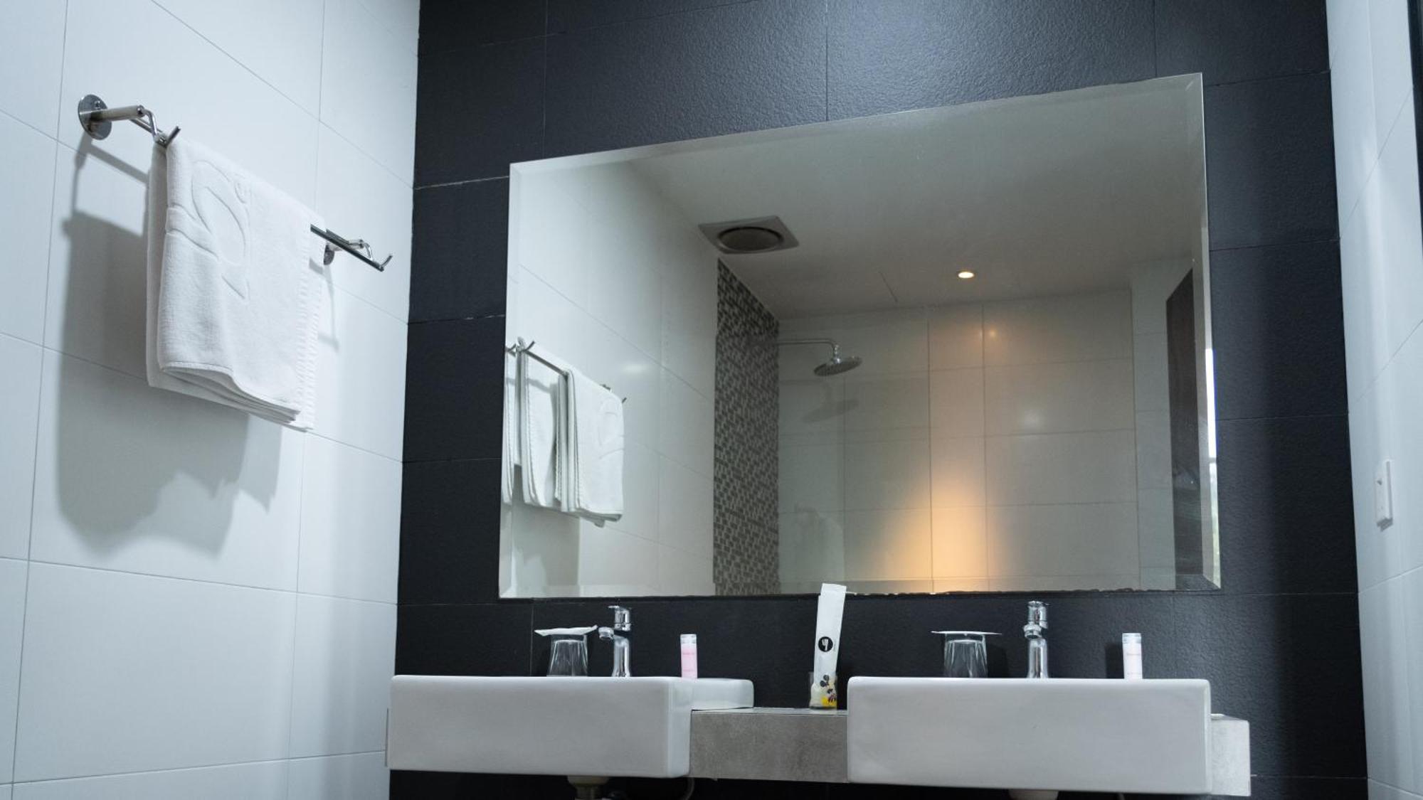 Beverly Hotel Тайпинг Экстерьер фото